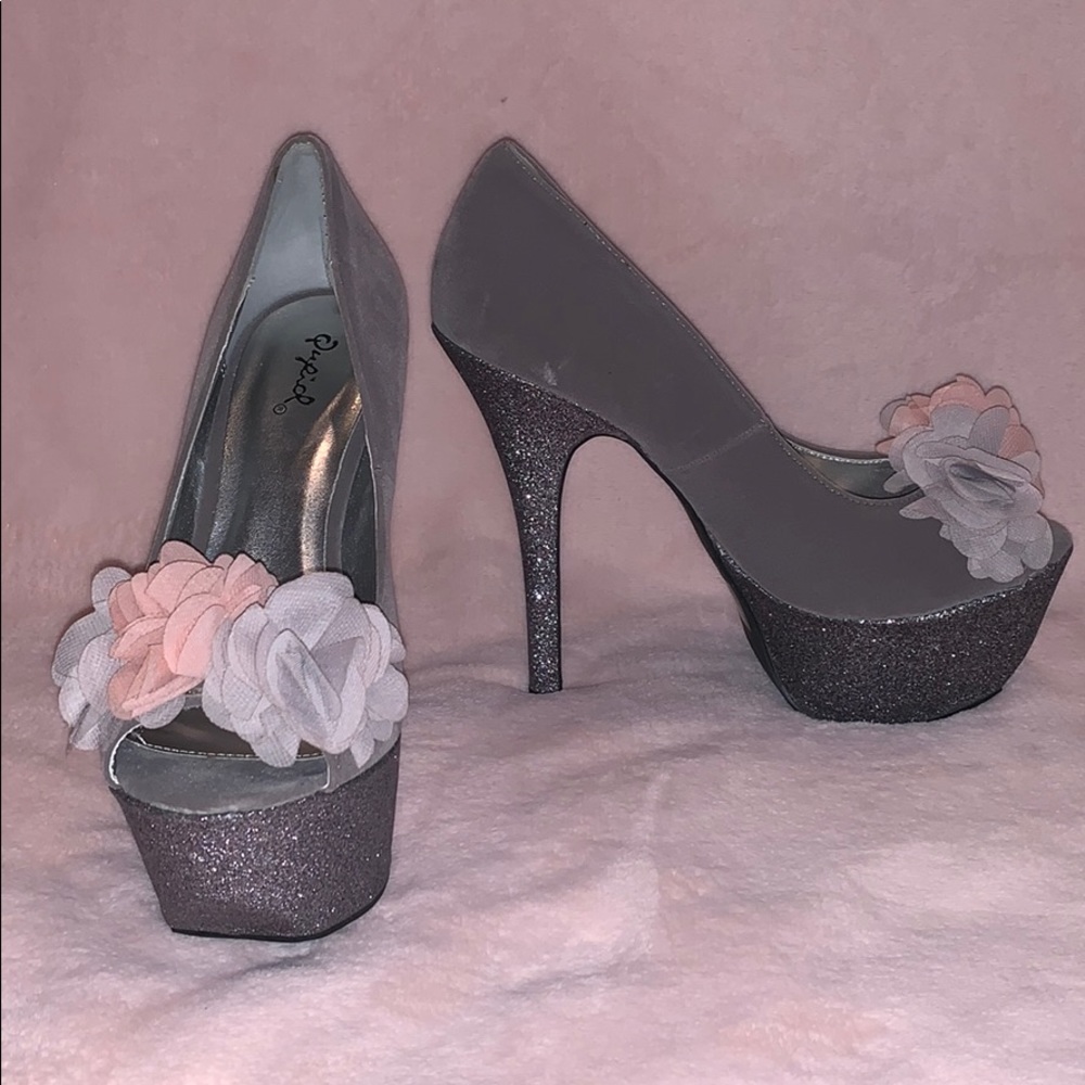 Qupid Peek Toe High Heels Size 7